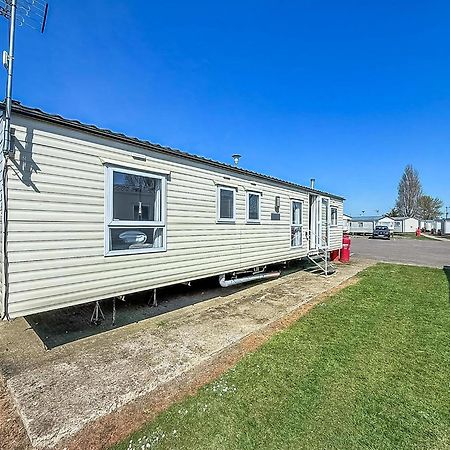 10 Berth Caravan For Hire At Seawick Holiday Park In Essex Ref 27102Sw クラクトン・オン・シー エクステリア 写真