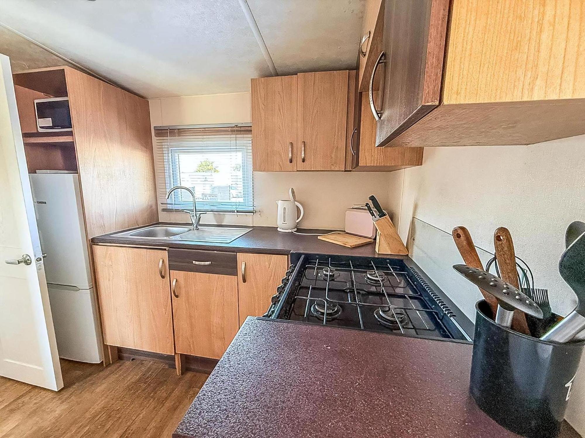10 Berth Caravan For Hire At Seawick Holiday Park In Essex Ref 27102Sw クラクトン・オン・シー エクステリア 写真